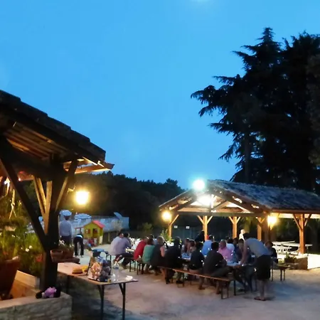 別荘 Domaene Mit Jacuzzi By Interhome